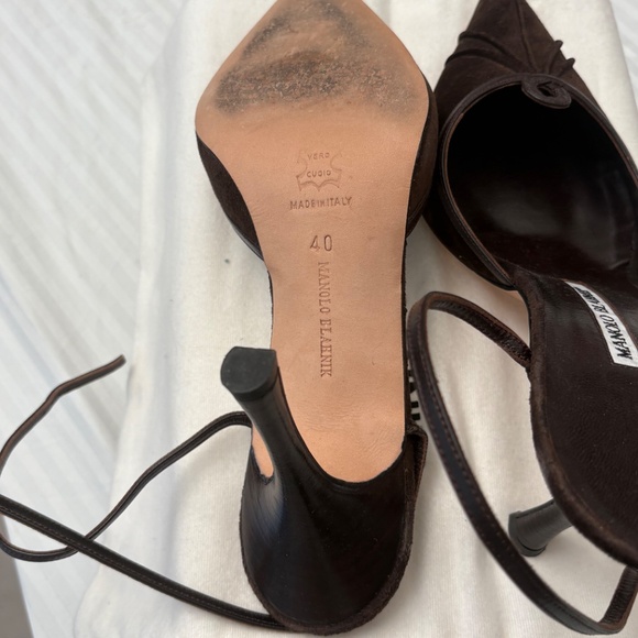 It color FOR FALL! Manolo Blahnik brown suede - Picture 2 of 2